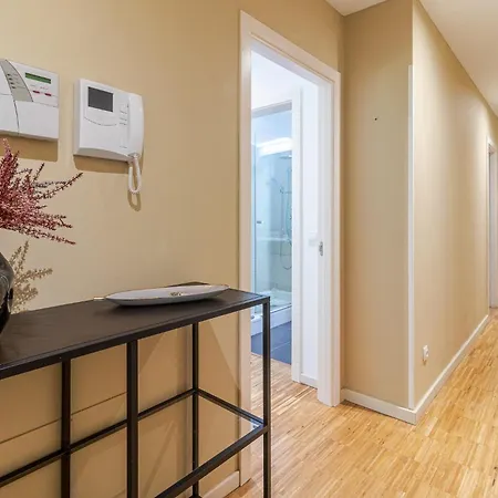 Deluxe W/ Garage Appartement *